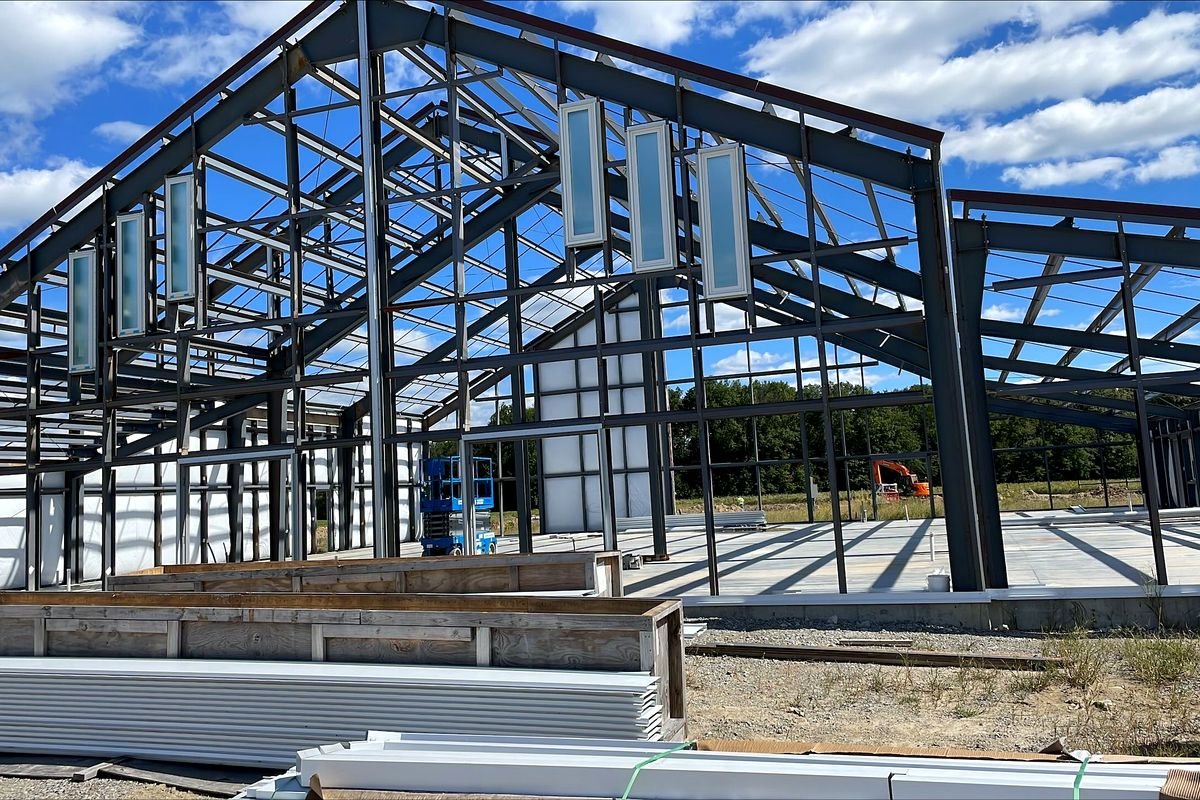 Rigid frame in profile — pre-engineered metal building project